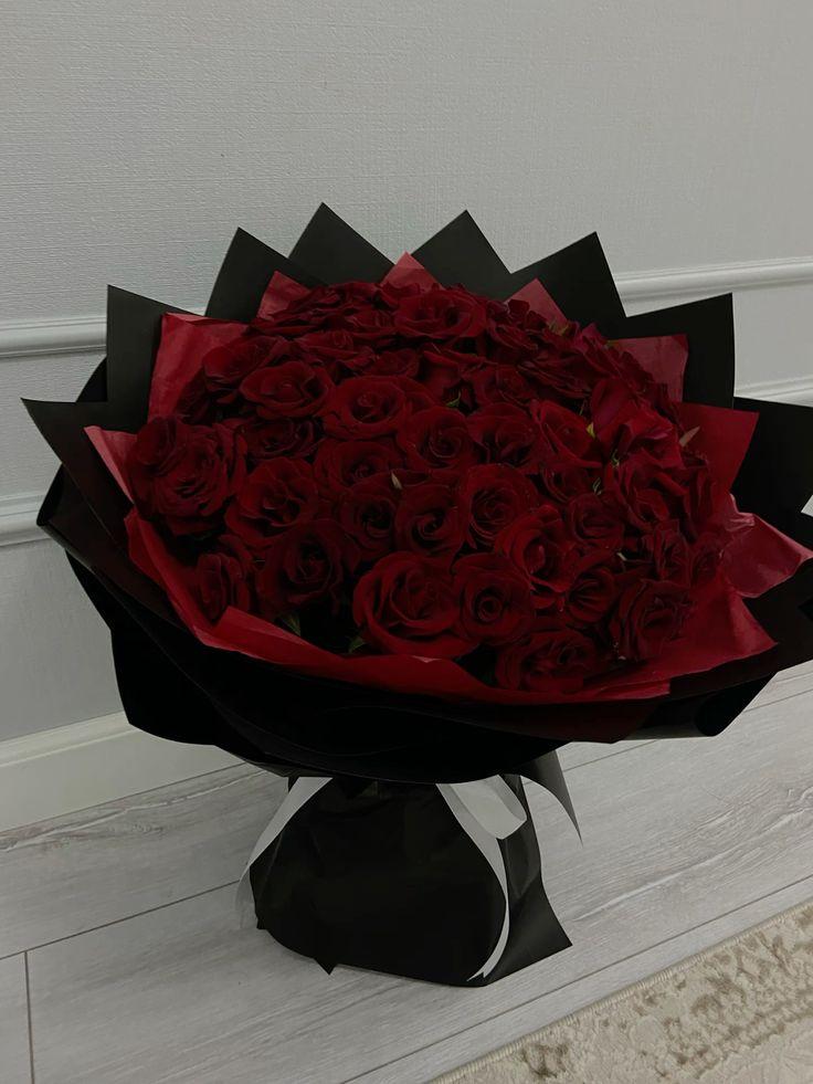 CalmFieldStudio workshop space where corporate flower arrangements are designed and prepared for business delivery